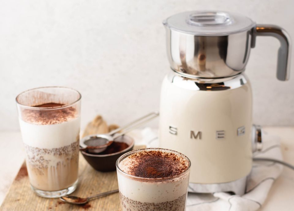 La chocolatière et mousseur de lait SMEG
