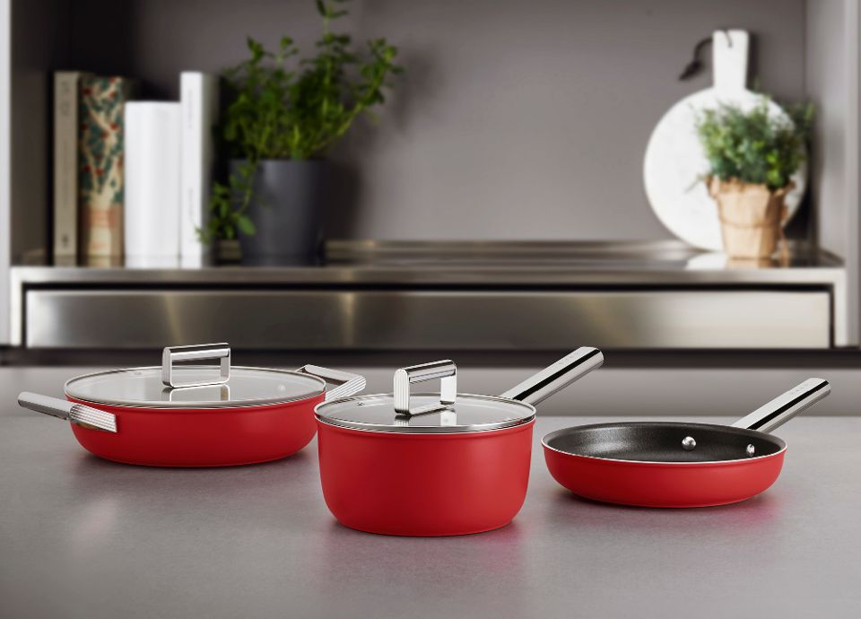 Nouveauté, découvrez la casserole SMEG | SMEG France