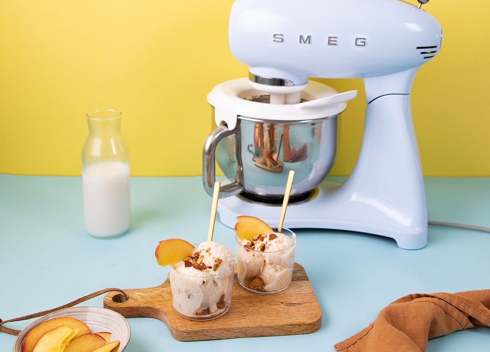 Recette de la Glace végétale à la pêche et aux amandes | Smeg