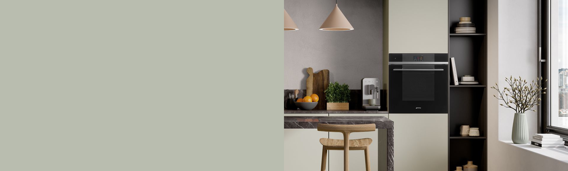 Frigorifero Smeg quattro porte nero in ambiente cucina moderno con finestra su giardino