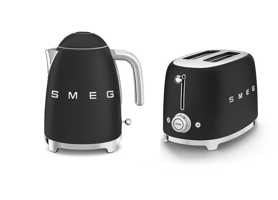 Matte black kettle and toaster