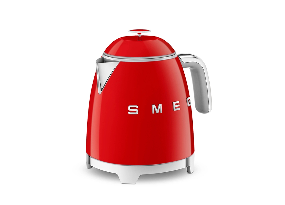  Smeg KLF05 red mini kettle